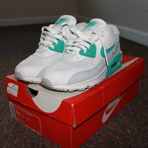 Women's Air Max Essential